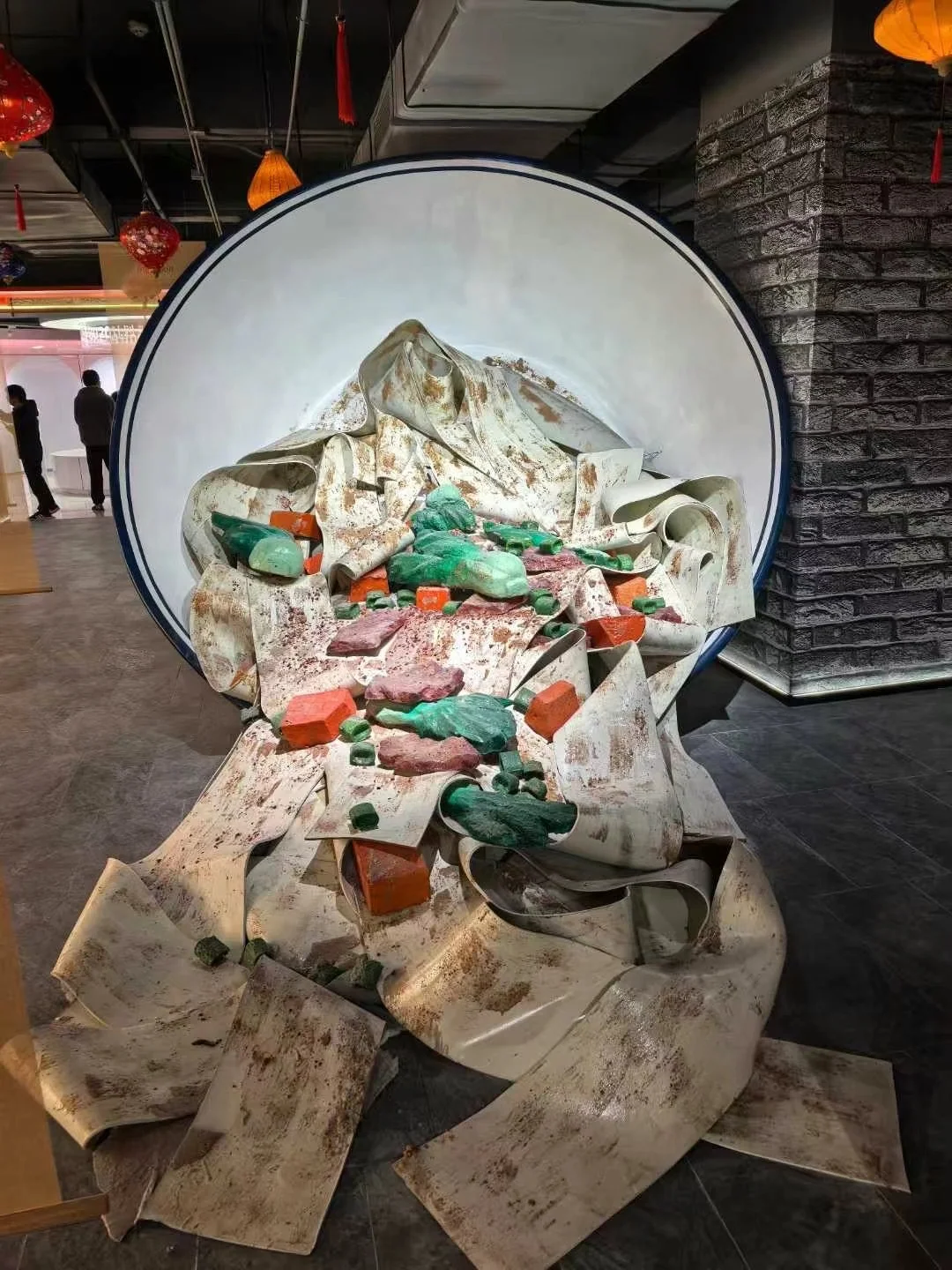 Behind-the-scenes fabrication of a themed exhibition prop